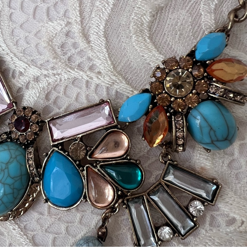 TURQUOISE STATEMENT NECKLACE - Picture 6 of 9